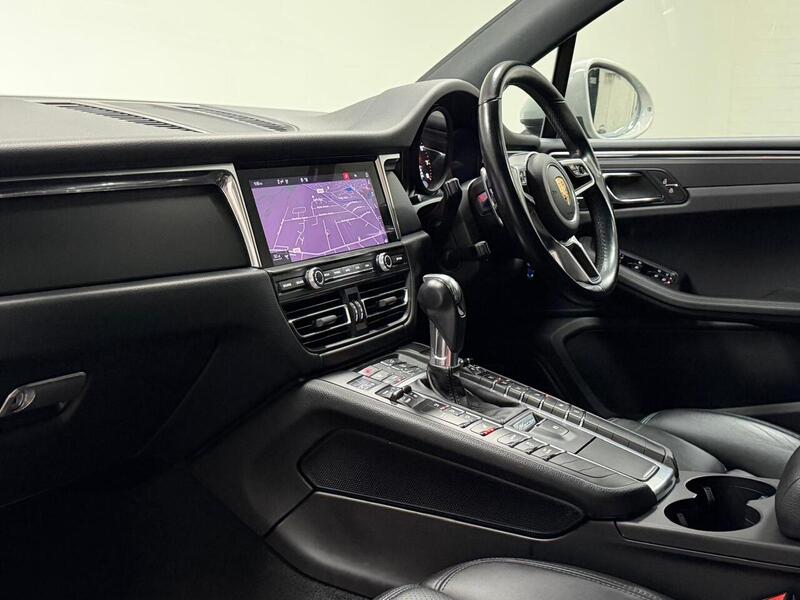 Porsche Macan T - U400059314