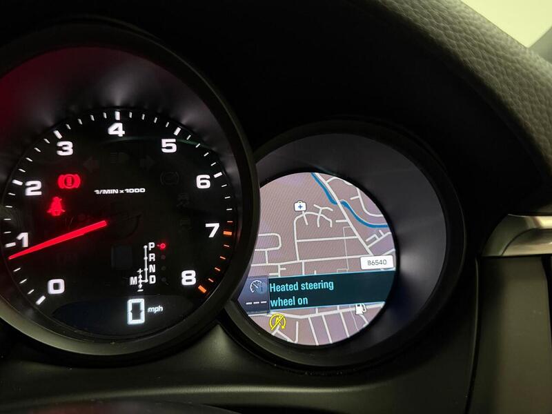 Porsche Macan T - U400059314