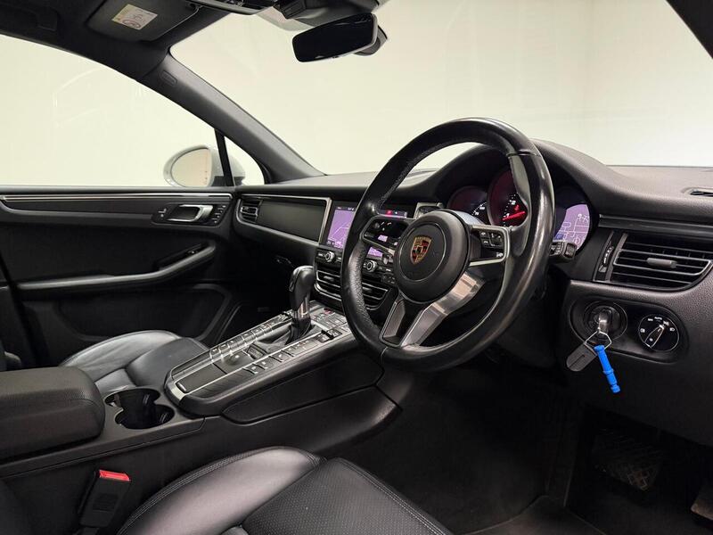 Porsche Macan T - U400059314