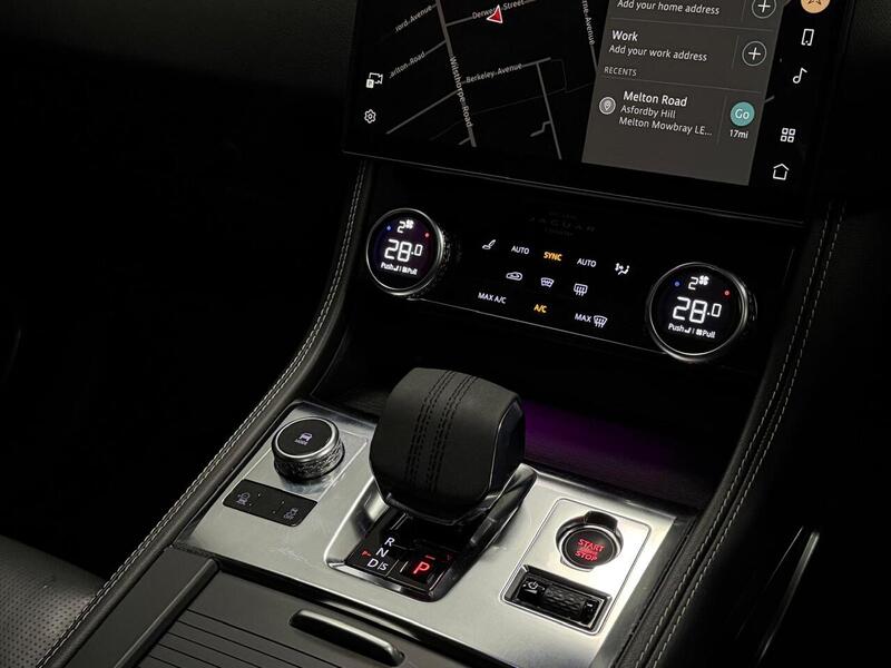 Jaguar F-PACE D200 MHEV R-Dynamic HSE - U400059326