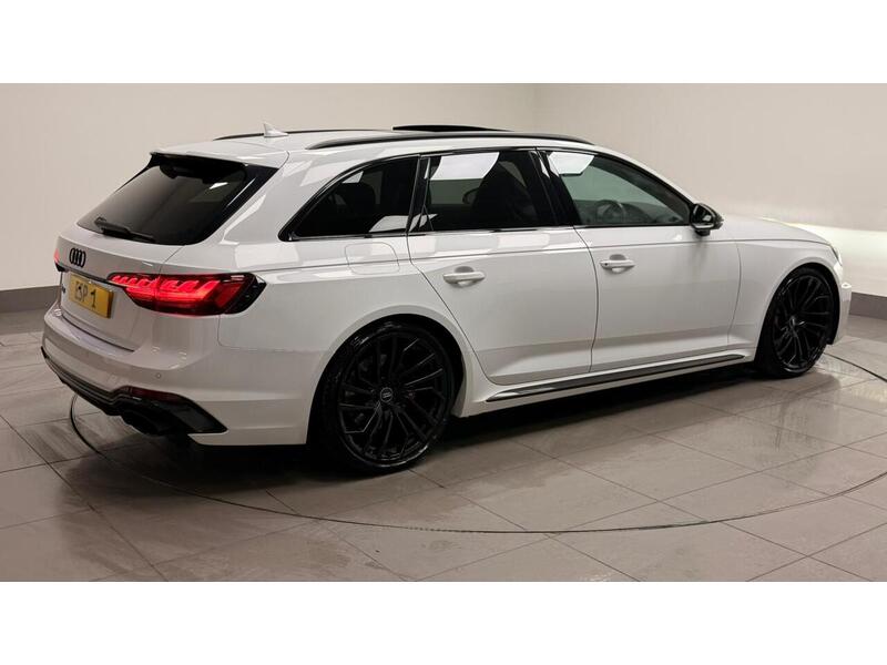 Audi RS4 Avant TFSI V6 Carbon Black - U400059357