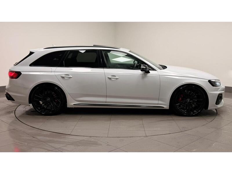 Audi RS4 Avant TFSI V6 Carbon Black - U400059357