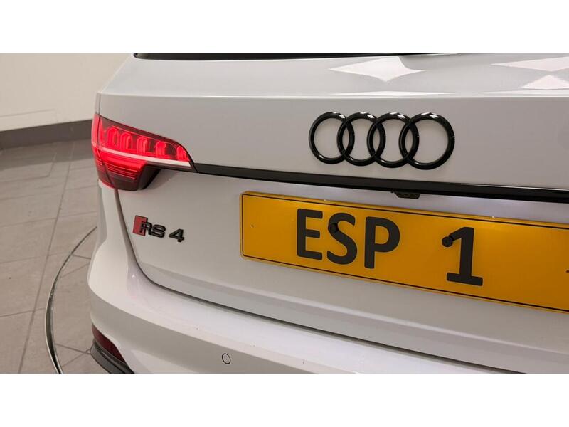 Audi RS4 Avant TFSI V6 Carbon Black - U400059357