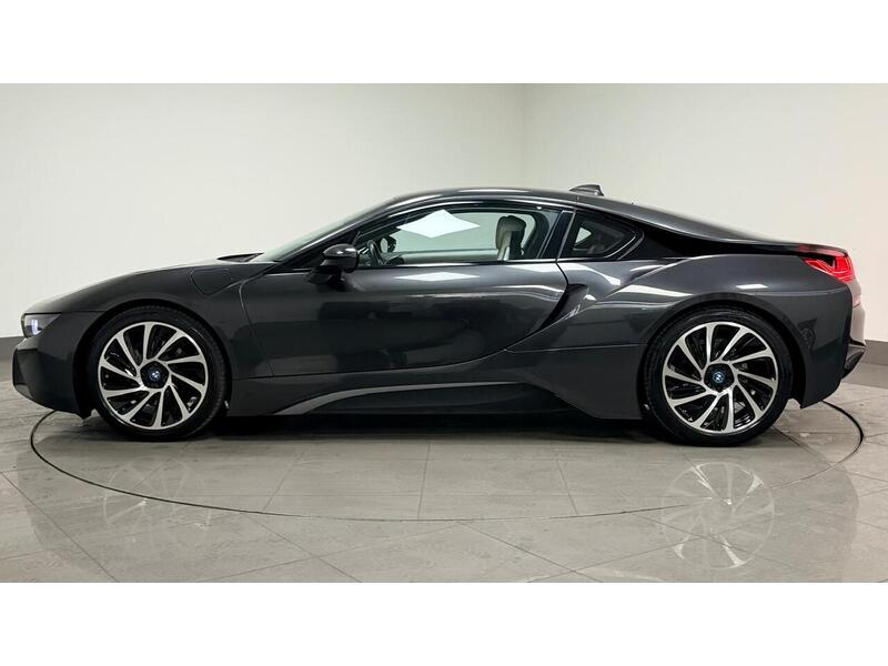 BMW i8  - U400059384