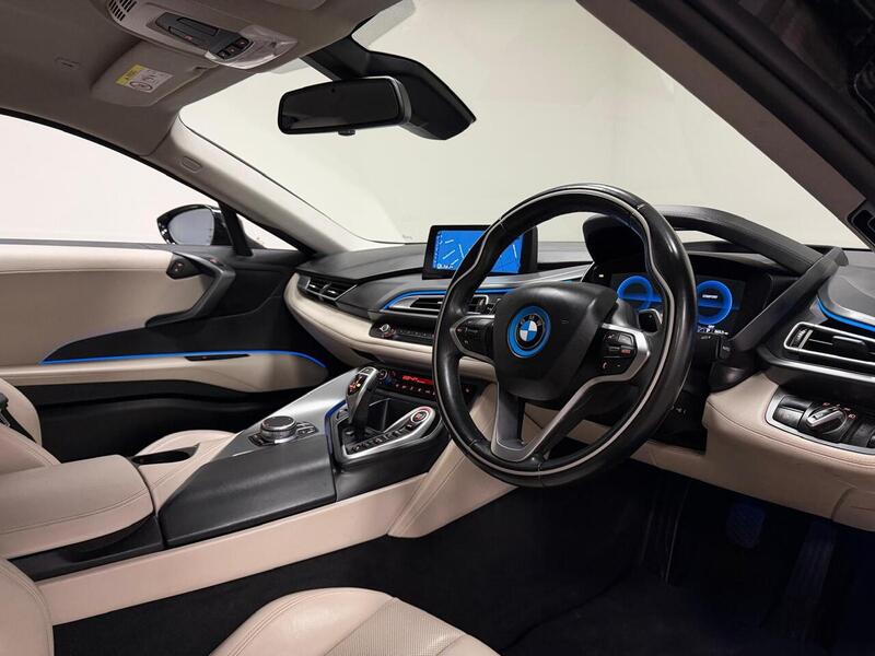 BMW i8  - U400059384
