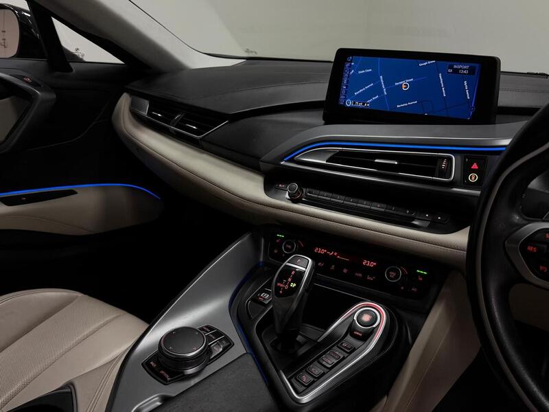 BMW i8  - U400059384