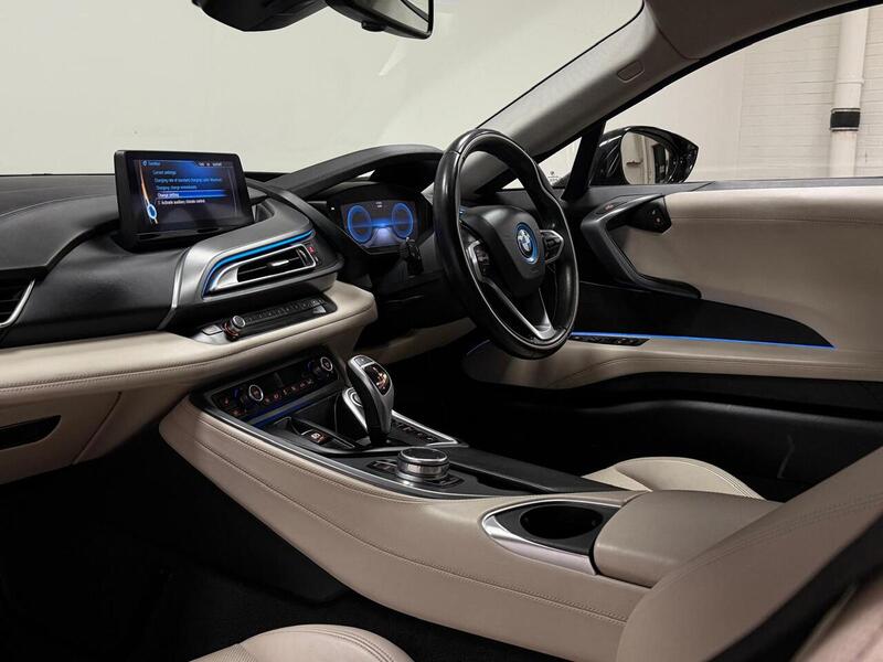 BMW i8  - U400059384