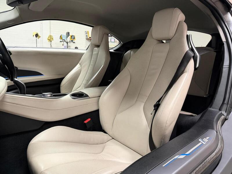BMW i8  - U400059384