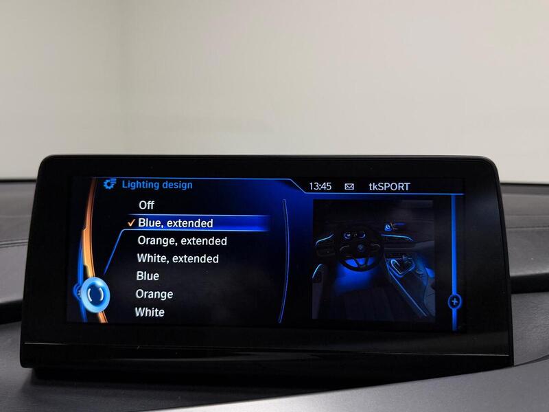 BMW i8  - U400059384