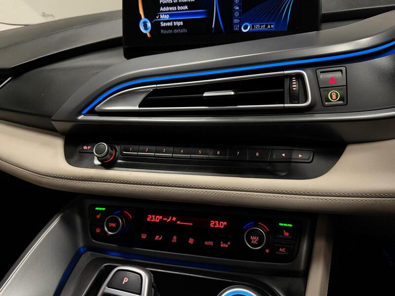 BMW i8  - U400059384