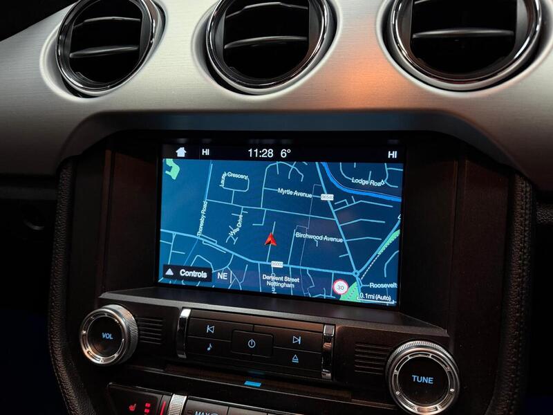 Ford Mustang V8 GT - U400059403