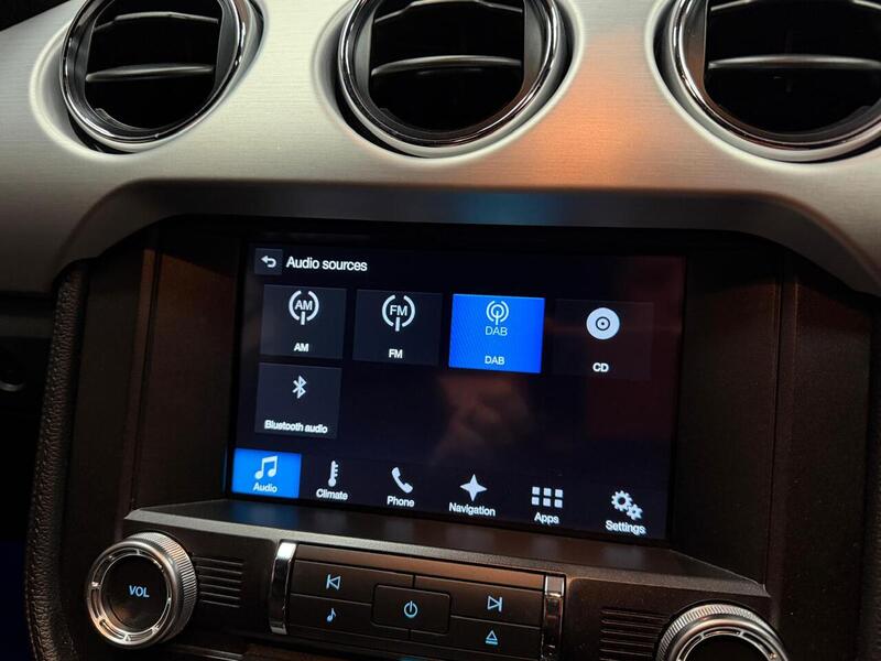 Ford Mustang V8 GT - U400059403