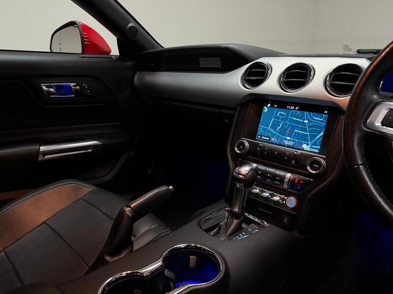 Ford Mustang V8 GT - U400059403