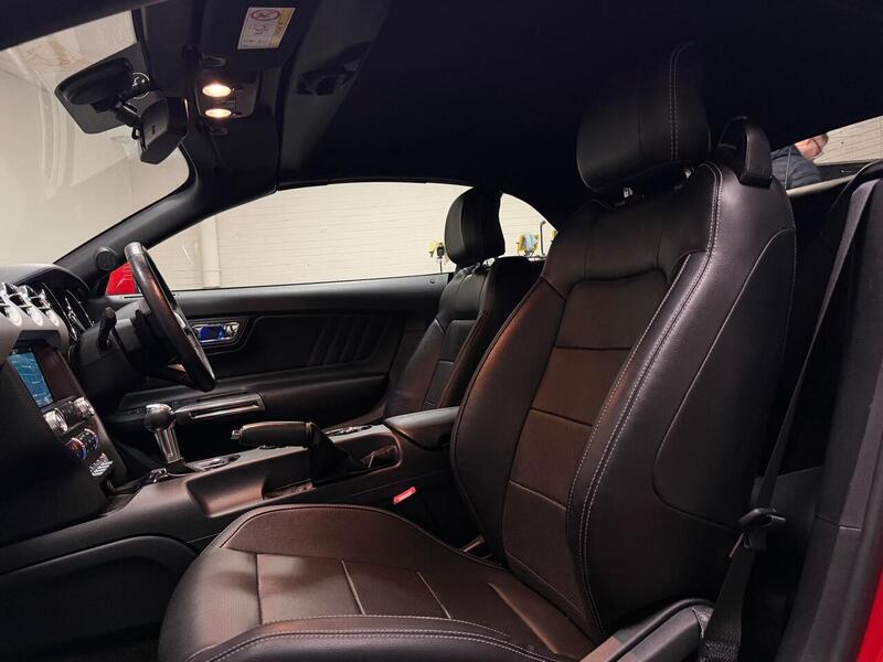 Ford Mustang V8 GT - U400059403