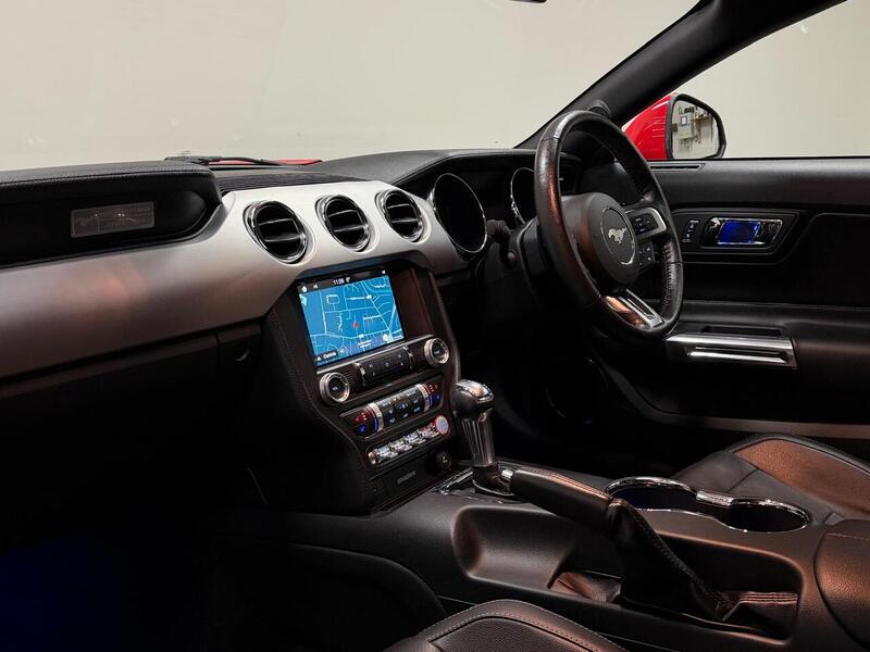 Ford Mustang V8 GT - U400059403