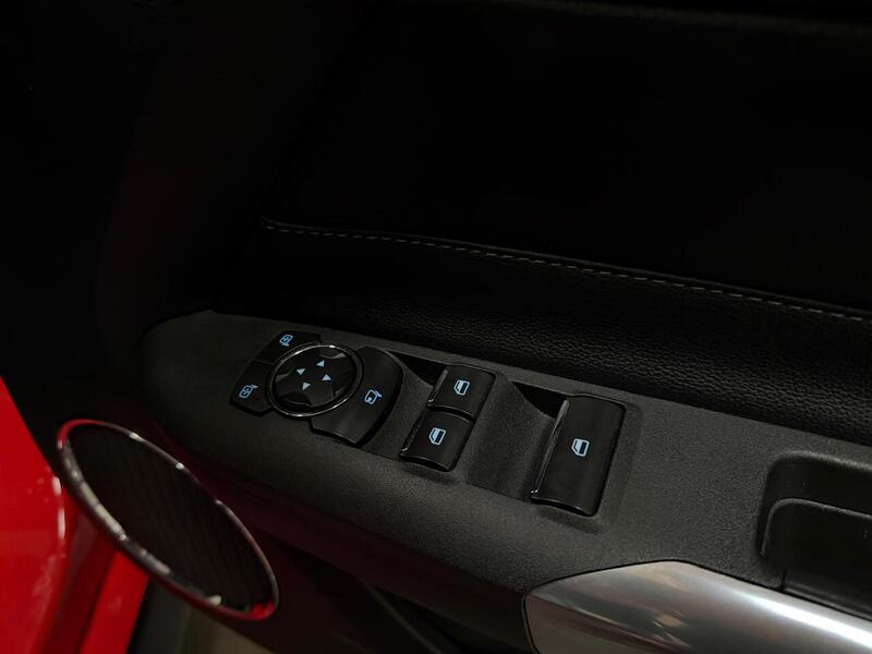 Ford Mustang V8 GT - U400059403