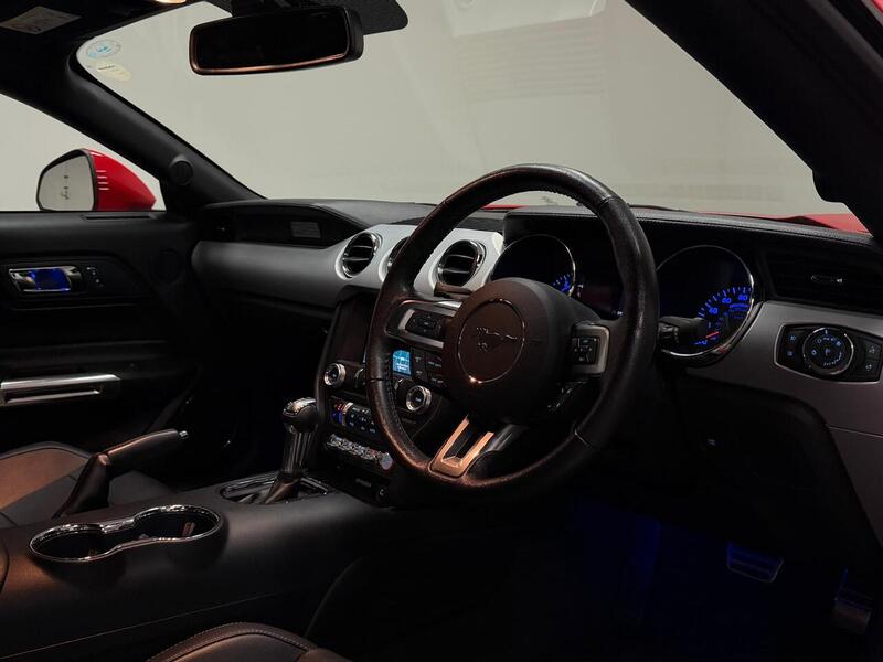 Ford Mustang V8 GT - U400059403