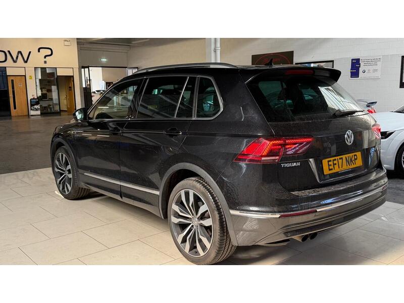 Volkswagen Tiguan TDI BlueMotion Tech R-Line - U400059429
