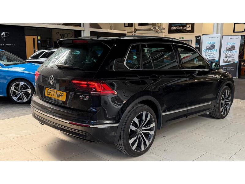 Volkswagen Tiguan TDI BlueMotion Tech R-Line - U400059429
