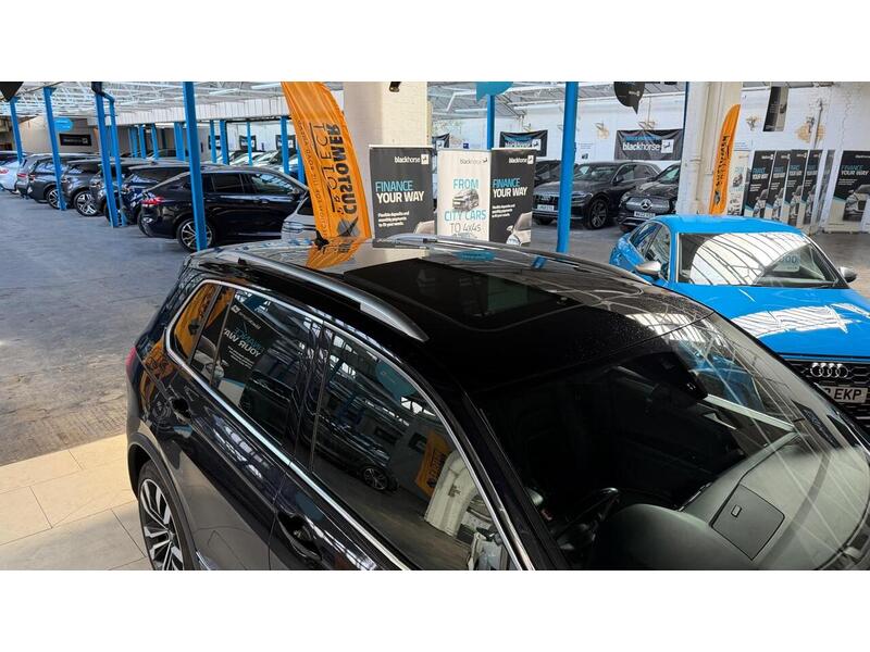 Volkswagen Tiguan TDI BlueMotion Tech R-Line - U400059429