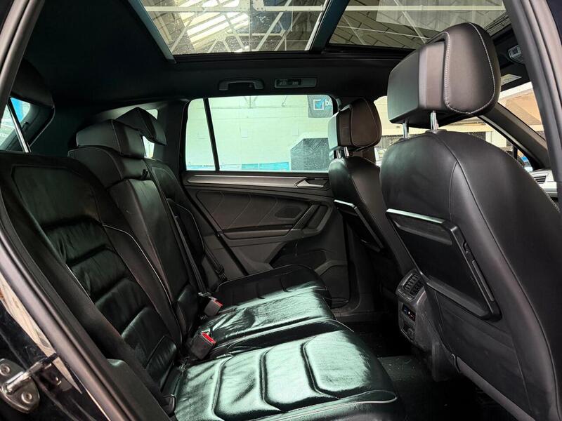 Volkswagen Tiguan TDI BlueMotion Tech R-Line - U400059429