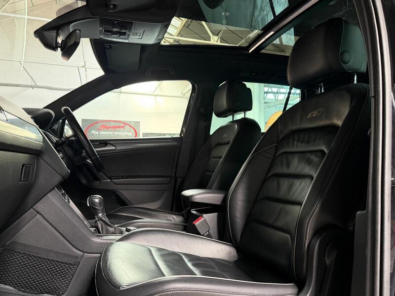 Volkswagen Tiguan TDI BlueMotion Tech R-Line - U400059429