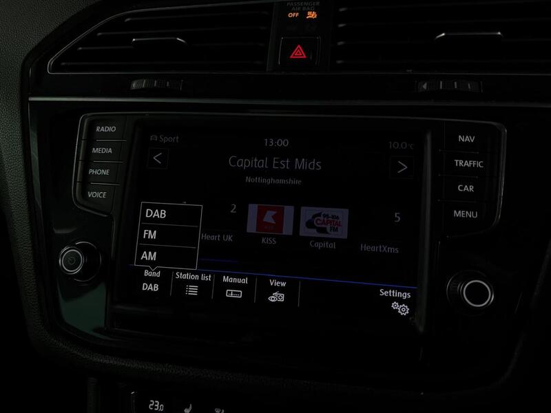 Volkswagen Tiguan TDI BlueMotion Tech R-Line - U400059429