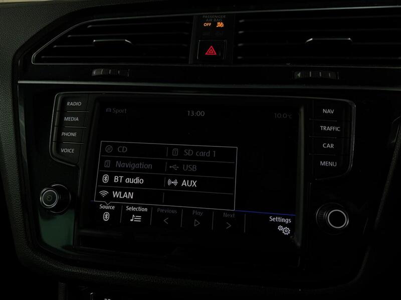 Volkswagen Tiguan TDI BlueMotion Tech R-Line - U400059429