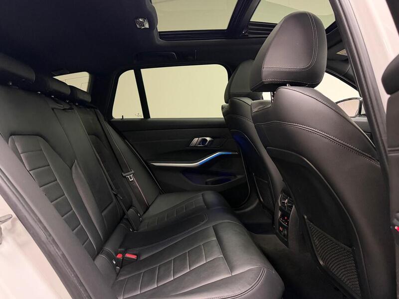 BMW 3 Series 320d M Sport - U400059484