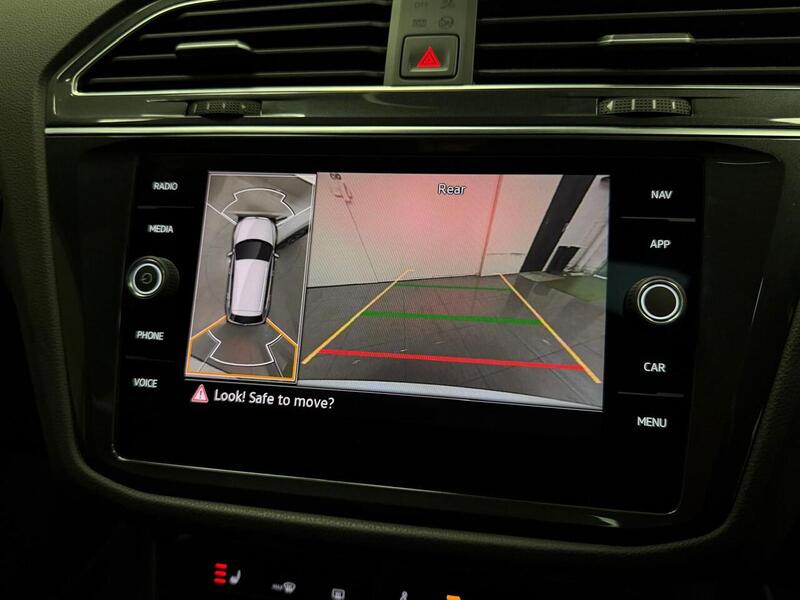 Volkswagen Tiguan TSI R-Line - U400059504