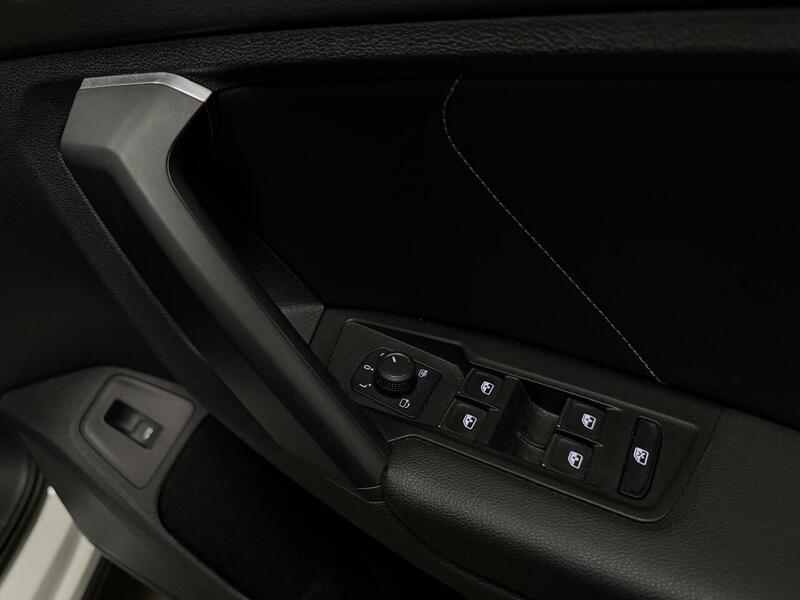 Volkswagen Tiguan TSI R-Line - U400059504