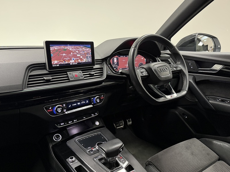 Audi Q5 TFSI Black Edition - U400059528