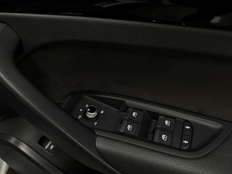 Audi Q5 TFSI Black Edition - U400059528
