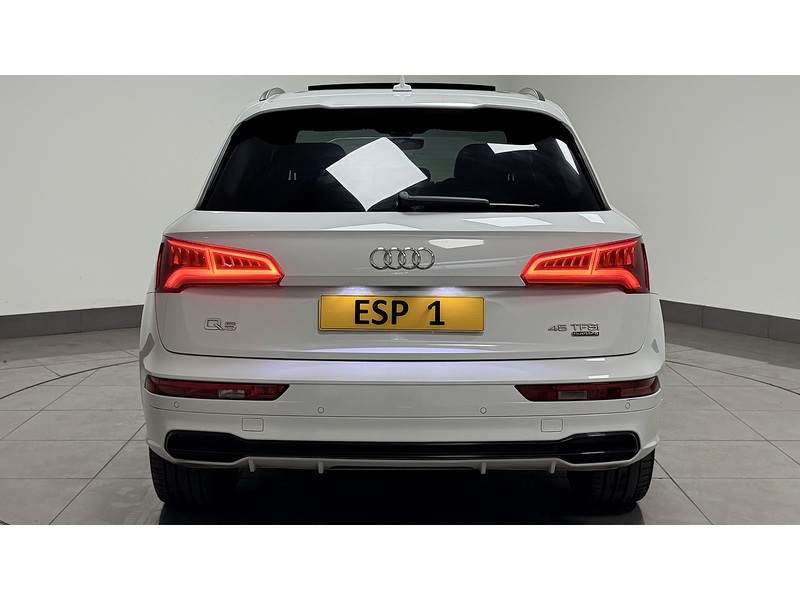 Audi Q5 TFSI Black Edition - U400059528