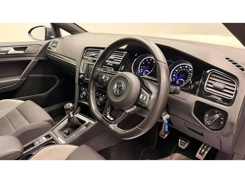 Volkswagen Golf TSI BlueMotion Tech R - U400059538