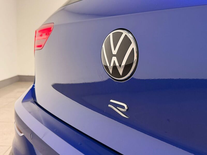 Volkswagen Golf TSI R - U400059540