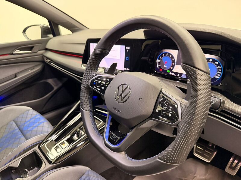Volkswagen Golf TSI R - U400059540