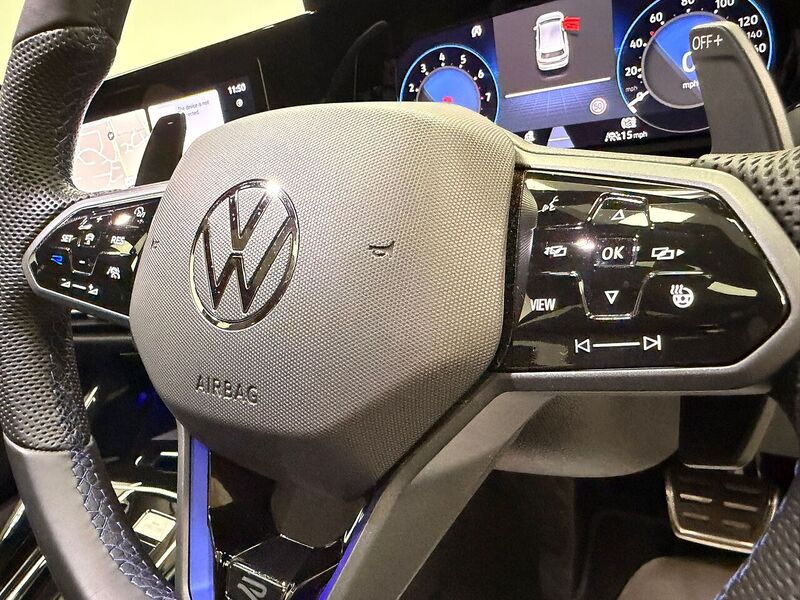 Volkswagen Golf TSI R - U400059540