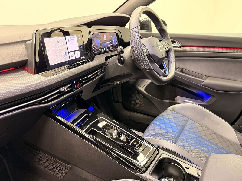 Volkswagen Golf TSI R - U400059540