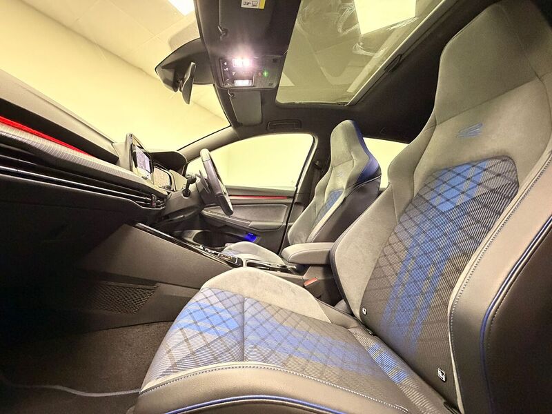 Volkswagen Golf TSI R - U400059540