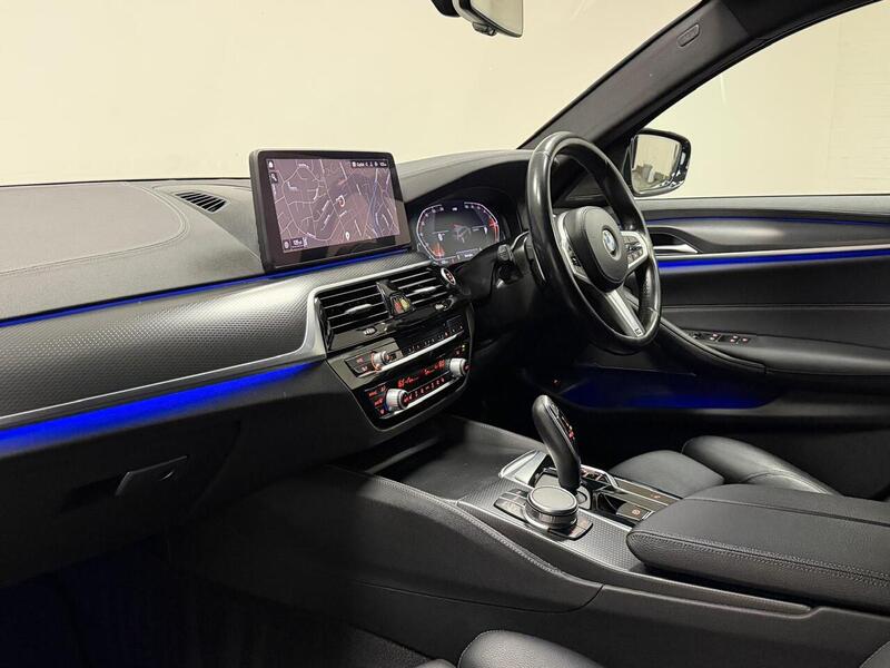BMW 5 Series 530d MHT M Sport - U400059548