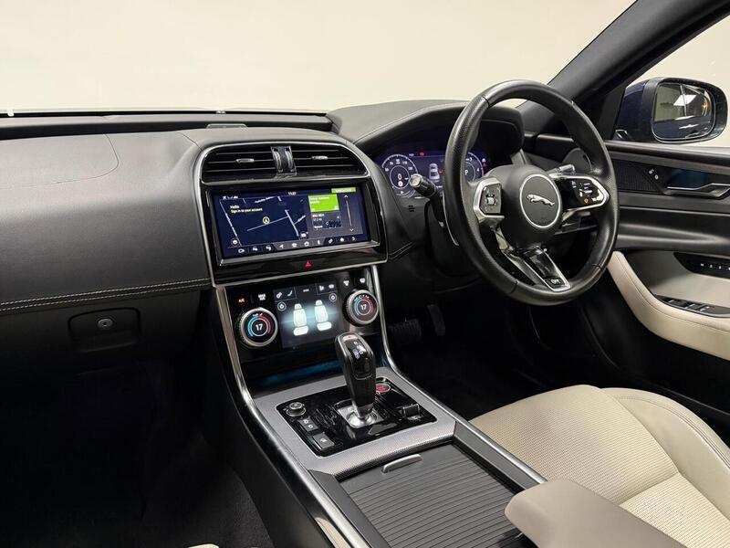 Jaguar XE D180 R-Dynamic SE - U400059549
