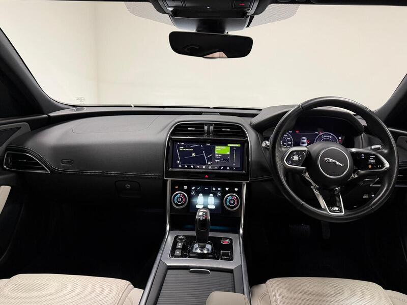 Jaguar XE D180 R-Dynamic SE - U400059549
