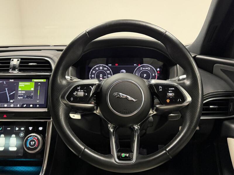 Jaguar XE D180 R-Dynamic SE - U400059549
