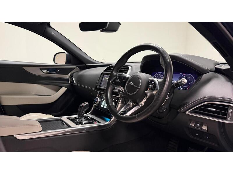 Jaguar XE D180 R-Dynamic SE - U400059549