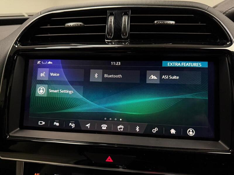 Jaguar XE D180 R-Dynamic SE - U400059549