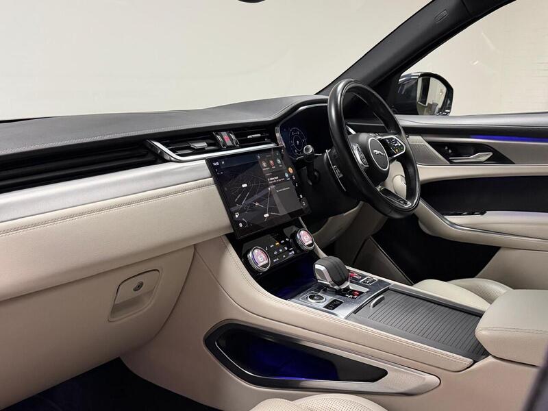 Jaguar F-PACE D200 MHEV R-Dynamic SE - U400059554