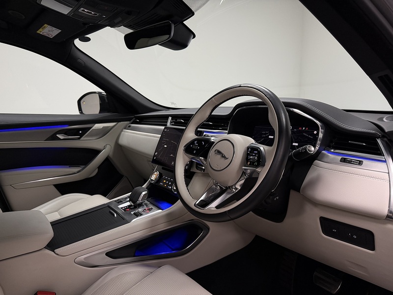 Jaguar F-PACE D200 MHEV R-Dynamic SE Black - U400059580