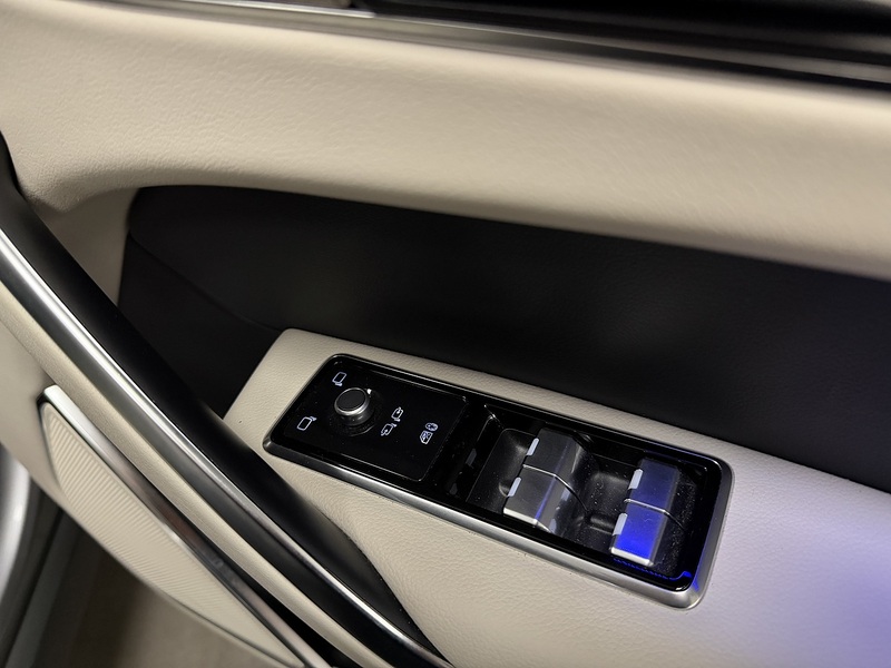 Jaguar F-PACE D200 MHEV R-Dynamic SE Black - U400059580