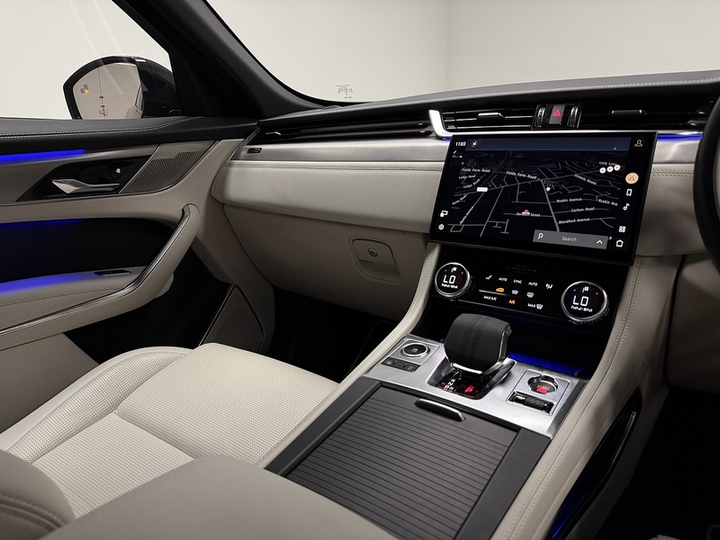 Jaguar F-PACE D200 MHEV R-Dynamic SE Black - U400059580